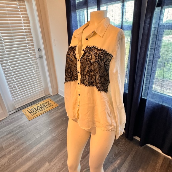 Long sleeve with black lace - Picture 2 of 4